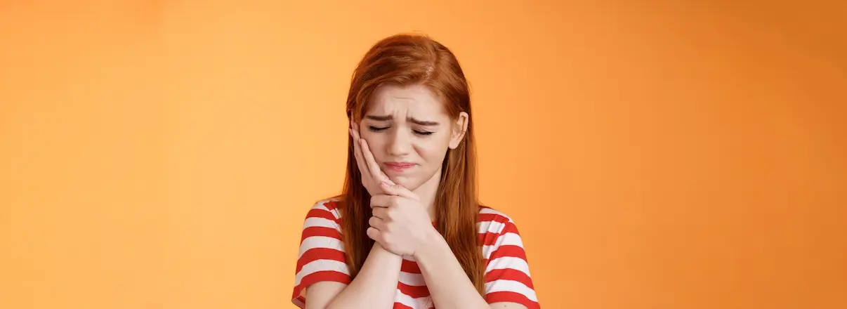 What can cause gum pain?